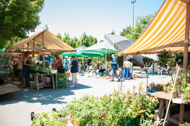 Wochenendstart am Markt