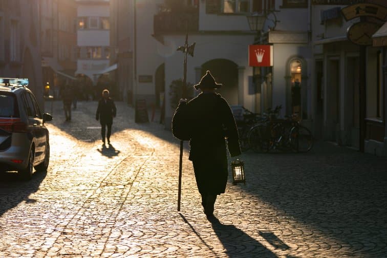 Mit dem Nachtwächter unterwegs durch die Stadt