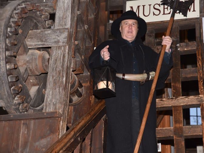 Themenführung "Mit dem Nachtwächter durch die Burg"