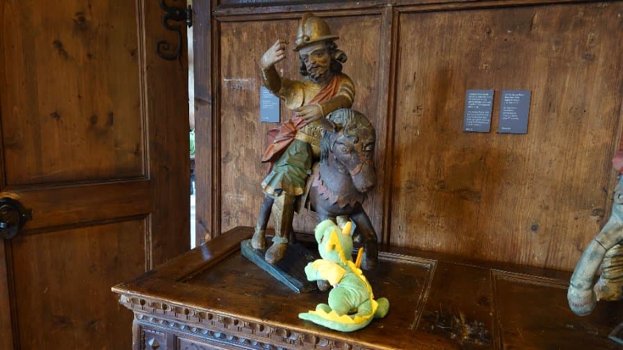 Reiseziel Museum "Drachenausflug zur Burg"