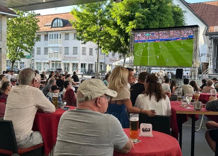 Public Viewing im Piazza Azzurra Lustenau