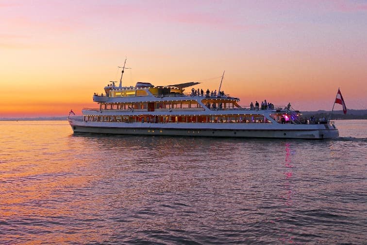 TROPICAL NIGHT-BOAT
